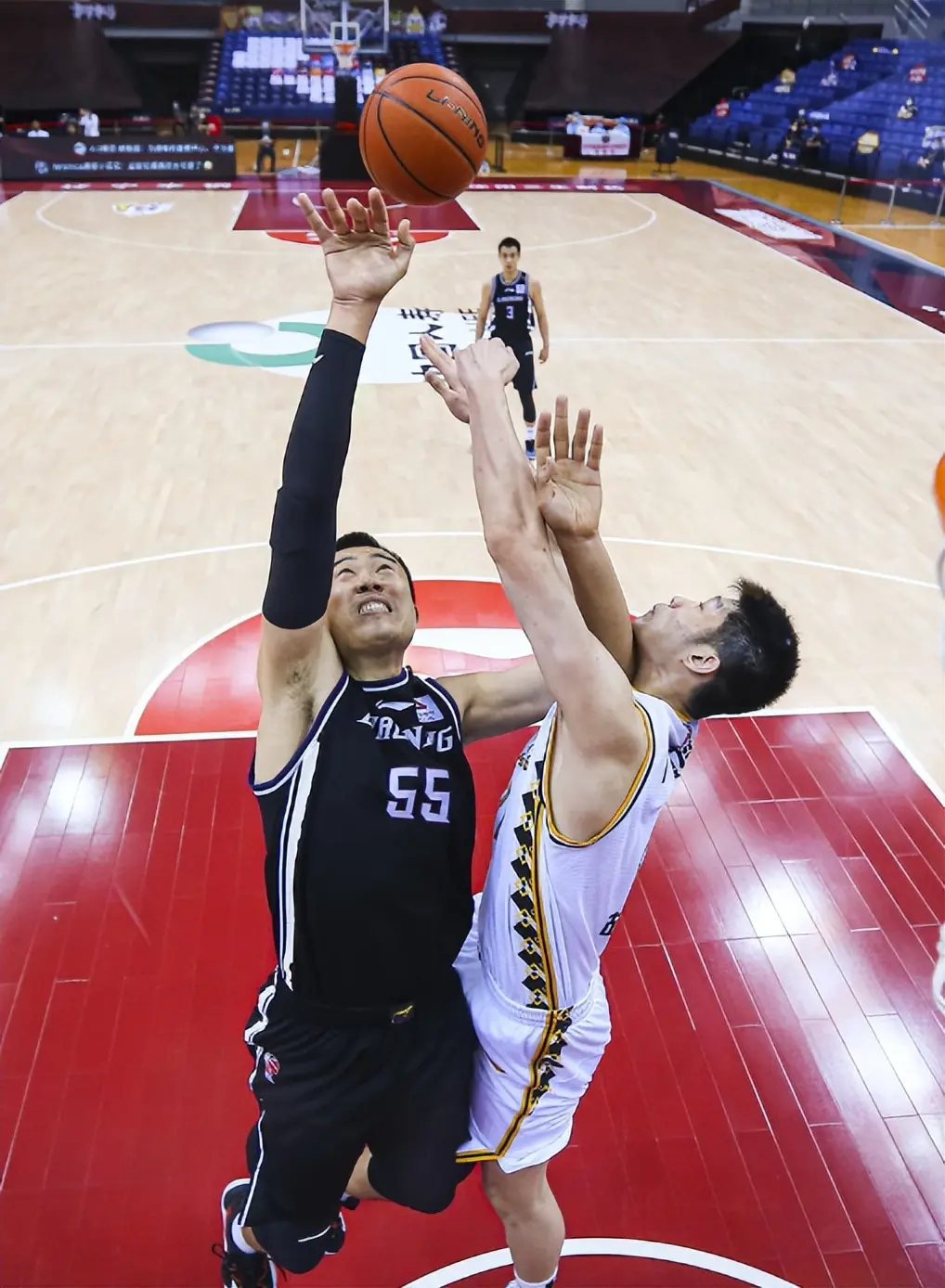 被宫鲁鸣看, 认为后者是, 上而言