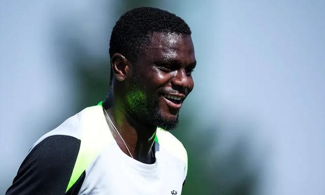 万欧元签下, 加三年 万欧元签下, 加三年