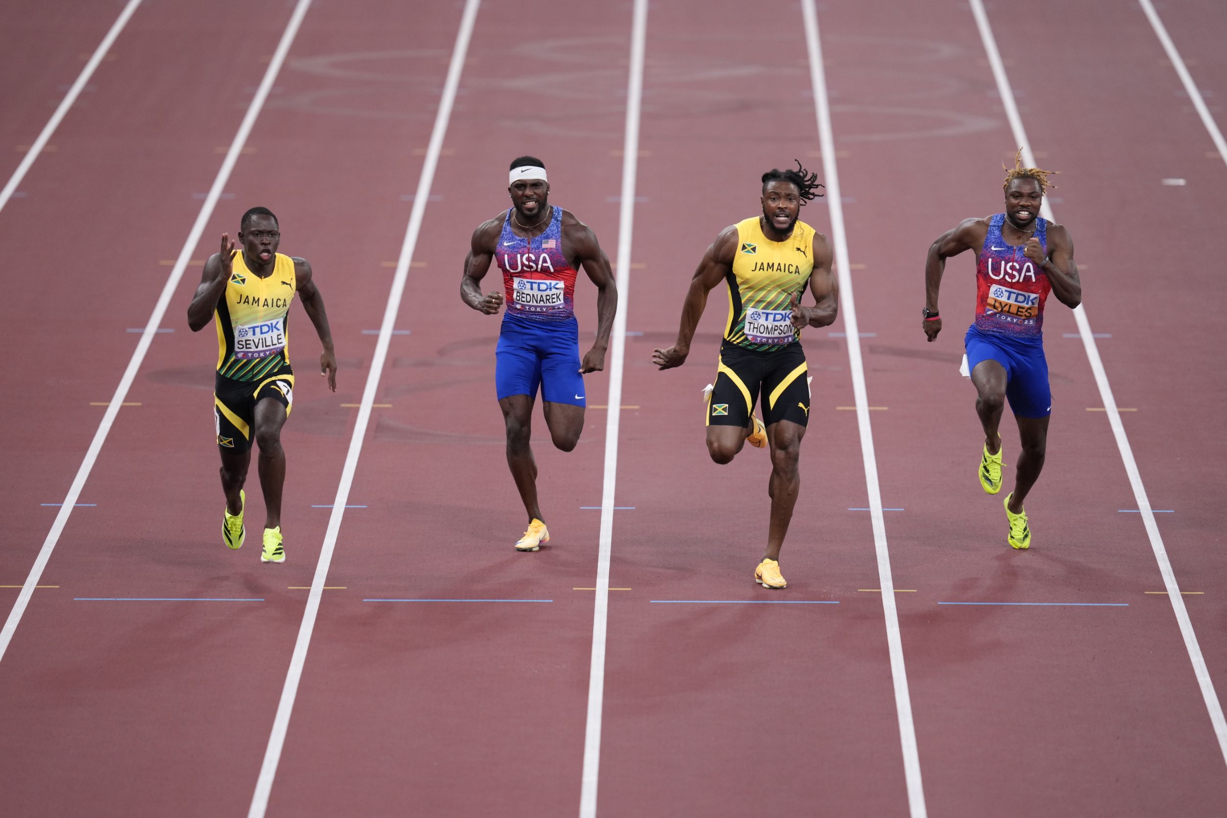 选手阿贾伊, 百米冠军 选手阿贾伊, 百米冠军