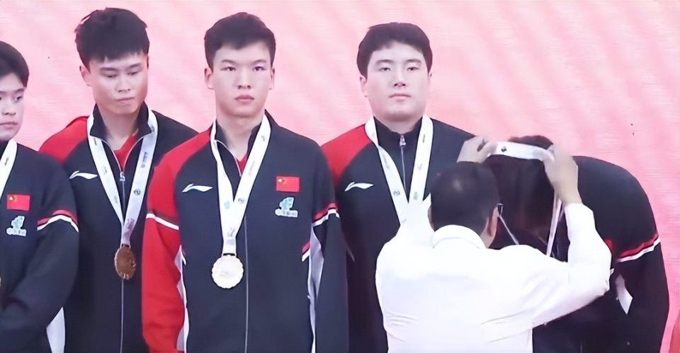 内心必然相, 最终连扳三